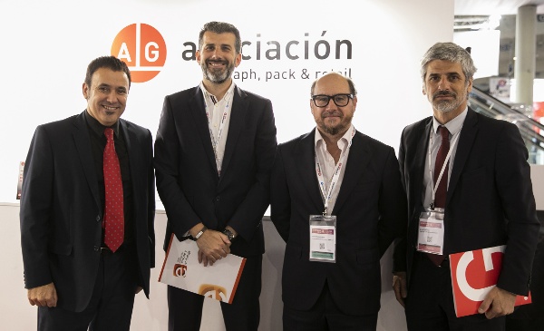 De izquierda a derecha: Jordi Quera, presidente de Graphispack Asociación; Jesús Pérez, director del Cluster de Innovación en Envase y Embalaje; José Orbe, presidente del Cluster de Innovación en Envase y Embalaje e Ignasi Cusí, secretario general de Graphispack Asociación