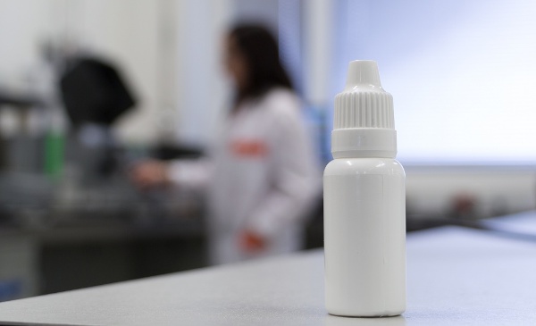 La farmacia hospitalaria y los pacientes oftalmológicos se benefician de la validación de dos envases para colirios