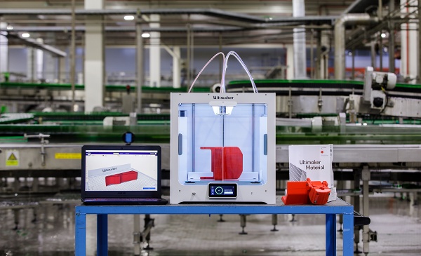 Heineken España utiliza Ultimaker para imprimir piezas 3D funcionales y herramientas para usar en su cadena de montaje