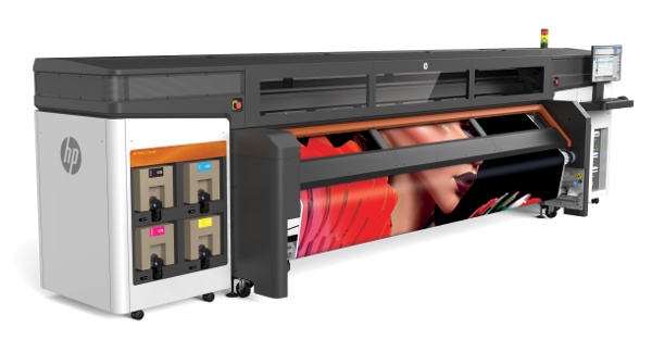 HP amplía la impresión textil digital para señalética y decoración con la nueva Stitch S1000 de 3,2 m de ancho