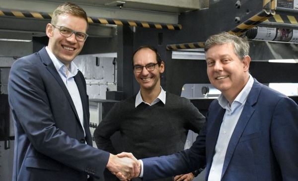 De izquierda a derecha: Jens Klingebiel (Jefe del Departamento de Tecnología de Mohn Media), Oliver Böhm (Jefe del Departamento de Impresión Offset de bobina de Mohn Media), Rutger Jansen (CEO de Contiweb)