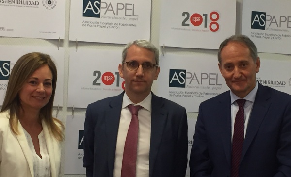Elisabet Alier vicepresidenta de ASPAPEL, el presidente Jordi Mercader y el director general Carlos Reinoso