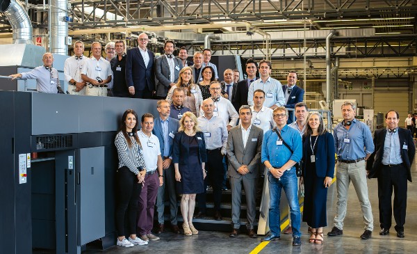 15 miembros del Grupo de Fabricantes Plegables de ASPACK visitan las instalaciones de Heidelberg en Alemania
