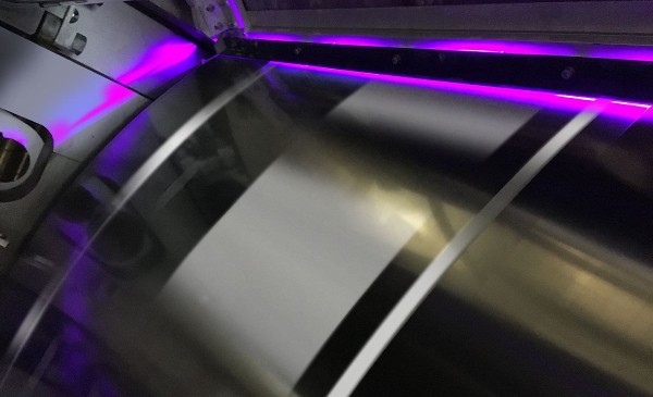 El LED UV y curado con haz de electrones de Gew se combinan en PakMarkas para ofrecer la solución perfecta