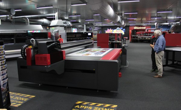 EFI presenta las nuevas impresoras EFI VUTEk 32h y EFI Pro 30f en su Centro de Experiencia de Cliente en Bélgica