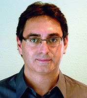 Ángel Caja, Licenciado en Industria electrónica experto en el sector logístico