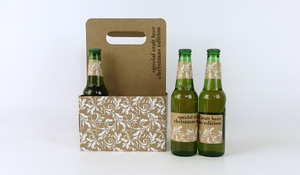 Caja de cervezas impresa con tinta blanca sobre el cartón corrugado en color Kraft