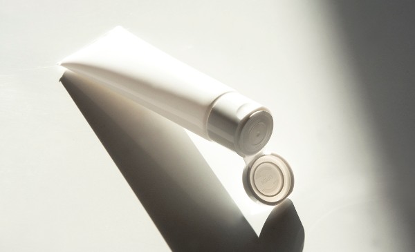 Los nuevos tubos Twist Up de Quadpack Ofrecen un nuevo gesto y una forma innovadora de proteger la fórmula