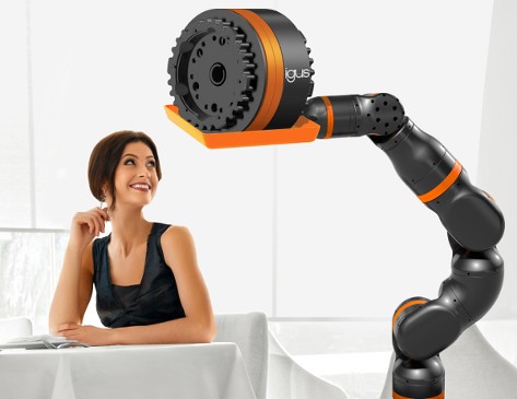 Robots auxiliares a un precio reducido gracias a la nueva articulación robótica económica de igus