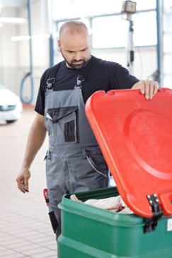 MEWA ayuda a talleres y fábricas a mejorar su balance ecológico con el sistema de alquiler de paños de limpieza reutilizables