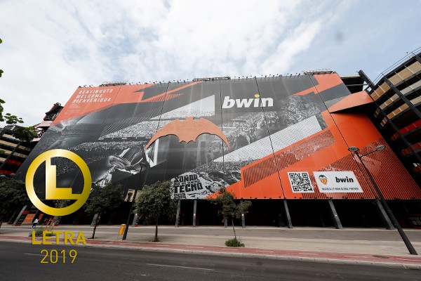 Letra ORO a la mejor acción de publicidad en gran formato para “Lona BWIN en Mestalla” de MOLCA WORLD
