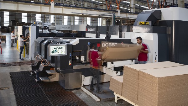 B&B Triplewall recupera el récord mundial en producción de cartón ondulado con la plegadora-encoladora flexo (FFG)