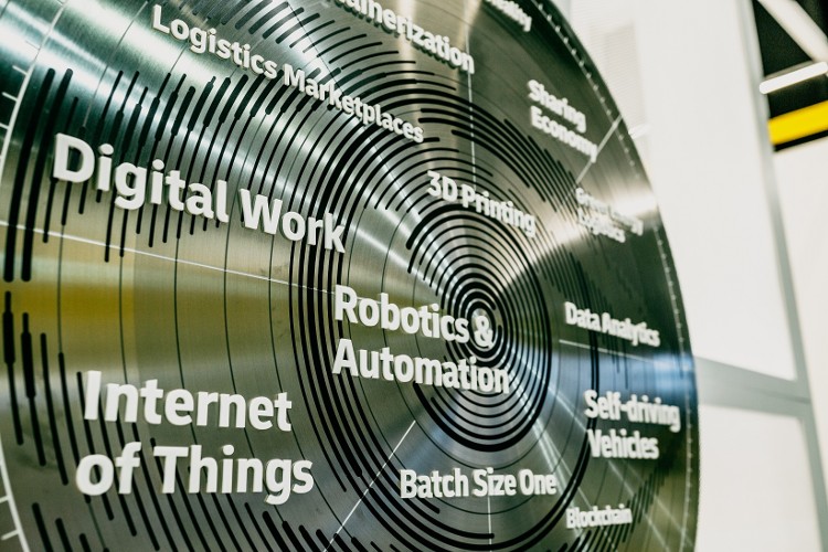DHL señala inteligencia artificial, robótica, computación cuántica y sostenibilidad como las tendencias en la logística