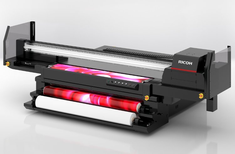 Application flexibility enhanced by roll option on Ricoh Pro™ TF6251 hybrid flatbed UV printer