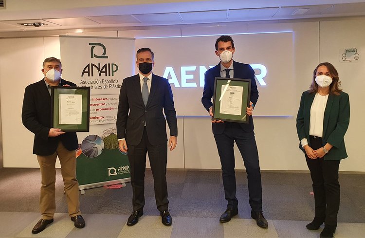 AENOR entrega a Plastigaur dos certificaciones que demuestran su compromiso con la sostenibilidad
