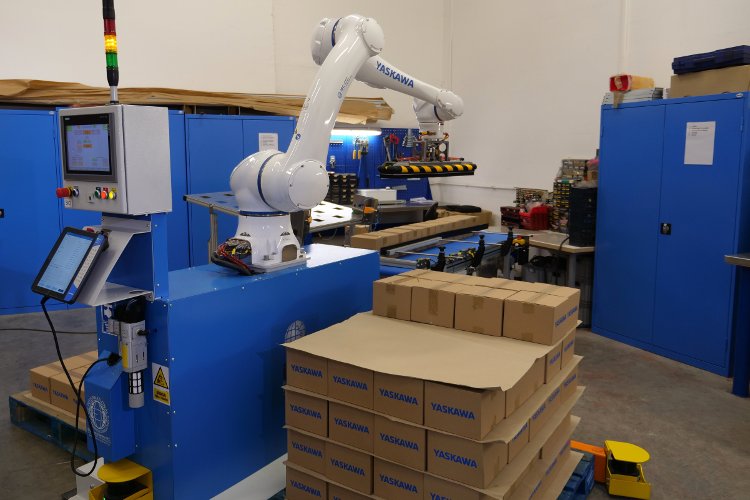 La estación de paletización ProPak 1.5 con un robot colaborativo Yaskawa HC20 es la primera en Polonia y una de las primeras del mundo en utilizar un cobot de 20 kg. Fuente: Yaskawa Polska