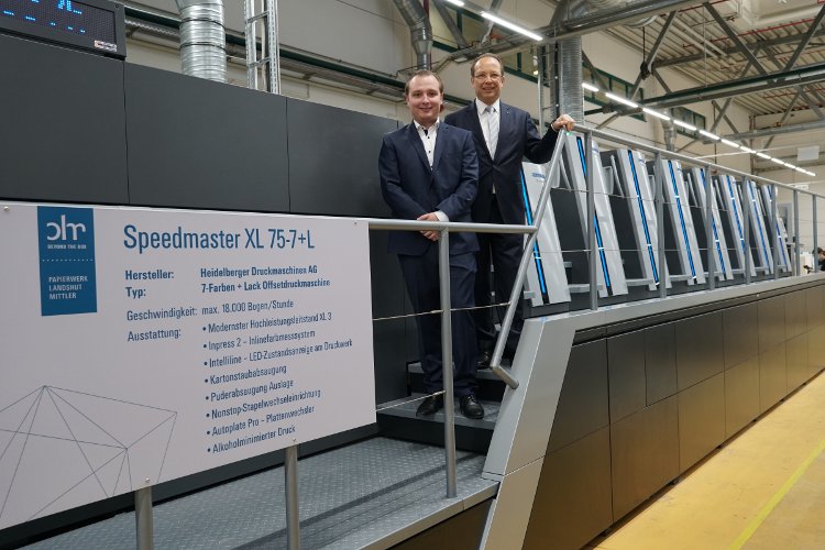 PLM fue la primera imprenta de cartón plegable que el año pasado invirtió en una Speedmaster XL 75-7 + L de la nueva generación 2020. Según Günther (derecha) y Daniel Berninghaus, "la máquina perfecta para nuestra producción"