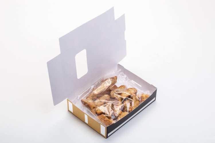 A pesar de la geometría irregular de las bolsas, todas las variantes de galletas se embalan en cajas de forma rápida y segura