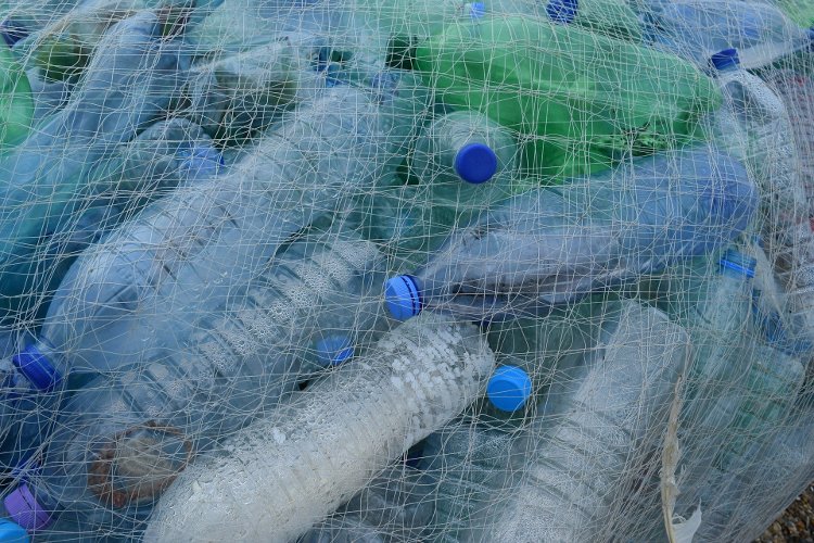 Es hora de hacer más que marcar la casilla del plástico oceánico