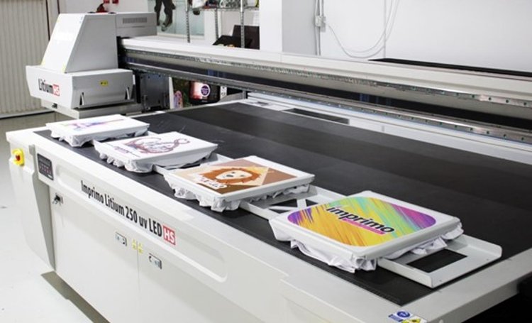 Imprimo presenta la impresión de camisetas en modo producción