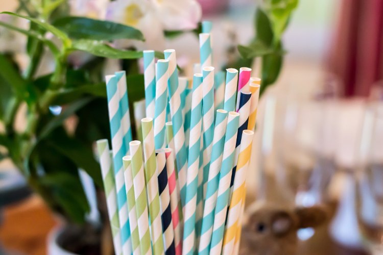 Henkel helps partners comply with the Charter of Trust for paper straw regulations in Europe