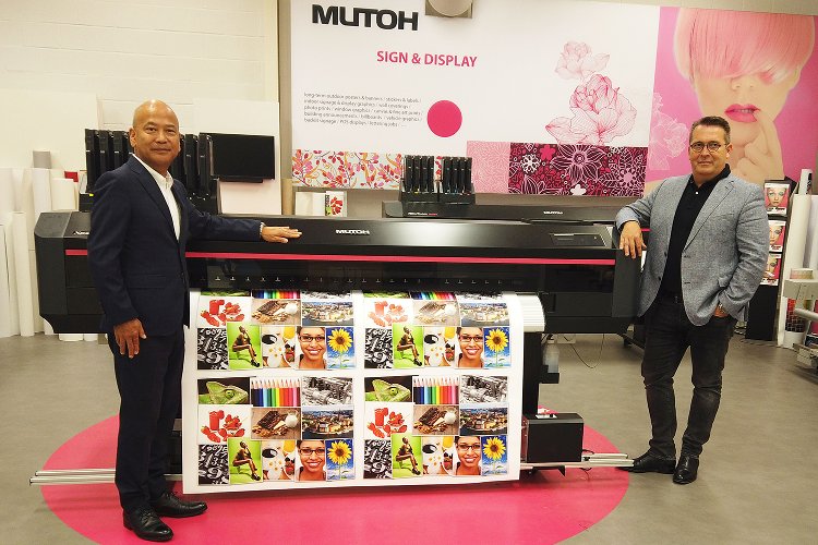 From left to right: Mitsuo Takatsu Managing Director and Frank Schenk General Manager Sales