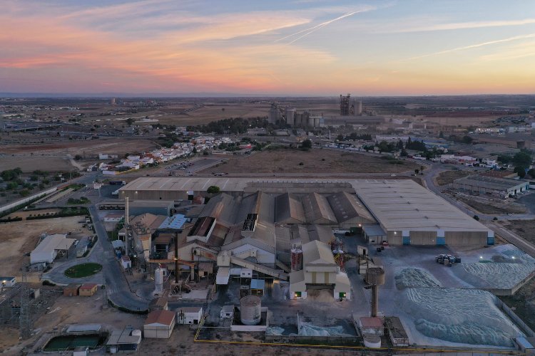 Vista de la f&aacute;brica de O-I Glass en Alcal&aacute; de Guada&iacute;ra (Sevilla)