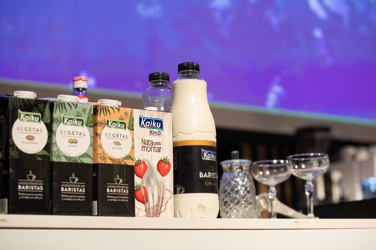 Kaiku lanza la primera botella transparente de PET reciclable para baristas