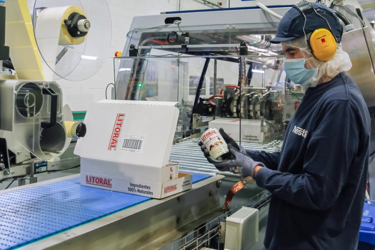 Nestlé invierte más de medio millón de euros en su fábrica de Gijón para reducir plástico