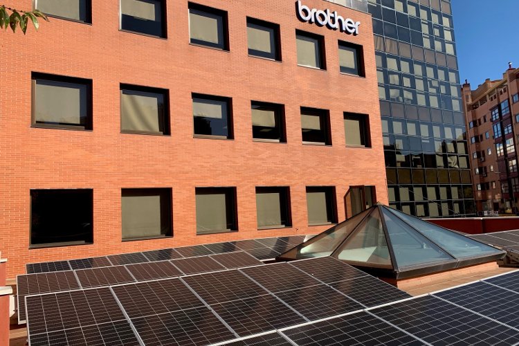 Brother instala 182 m² de paneles solares en su sede de España