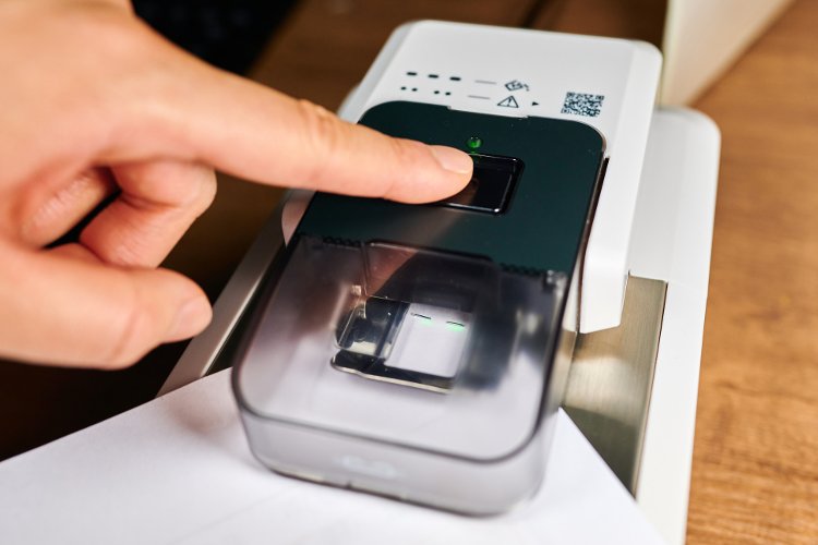 Canon elimina barreras f&iacute;sicas en los procesos de digitalizaci&oacute;n gracias a un pionero quitagrapas