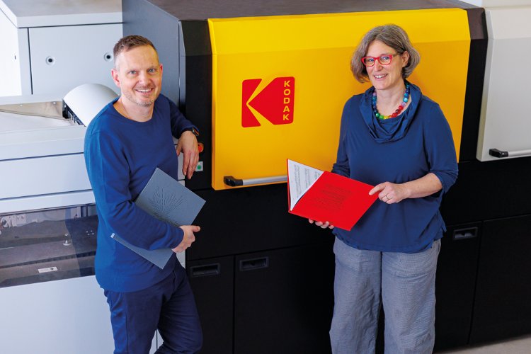 La prensa digital KODAK NEXFINITY establece un nuevo estándar en Grammlich en la producción de tiradas cortas de libros para buch.one