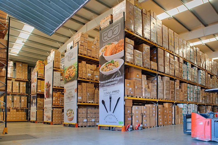 Envapro y Correos envían con urgencia 765.000 envases a la frontera con Ucrania para la ONG del chef José Andrés