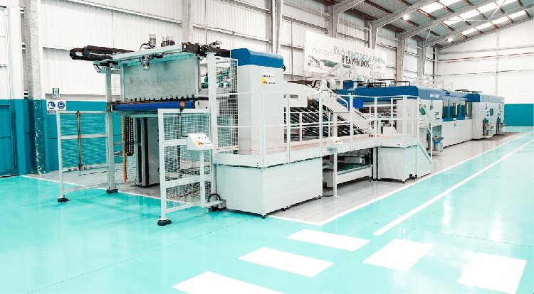 Grupo La Plana pioneros a nivel mundial en adquirir la primera m&aacute;quina de impresi&oacute;n h&iacute;brida del mercado: Kento Hybrid