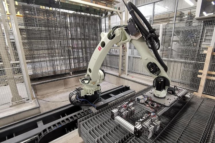 Igus presenta sistemas de protección de cables para robótica