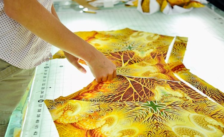 La magia del color y el tejido: las innovaciones de Kornit en el ámbito de las tintas