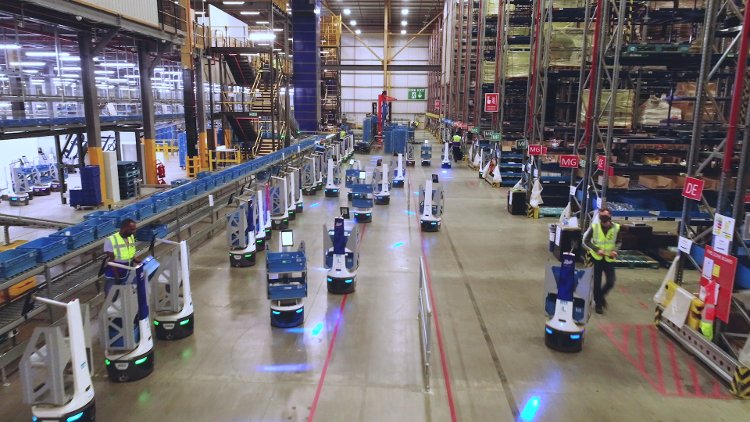 Locus Robotics se introduce en el mercado español con su programa pionero Robots as a Service