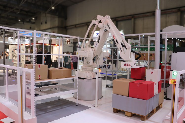 Los robots de ABB garantizan flexibilidad y simplicidad a los sectores logístico y del embalaje