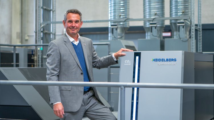 Roland Schöberl, Director General de Cardbox Packaging Holding GmbH, espera que la nueva máquina de de alto rendimiento Speedmaster XL 106 aumente significativamente la productividad.