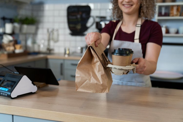 Envapro ayuda a los restaurantes a hacer frente al ‘impuesto al plástico’ y al ‘táper gratis’ que serán obligatorios en 2023