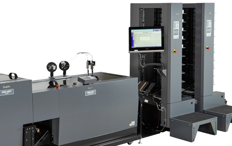 La completa automatización del confeccionador de folletos Duplo 600i permite preparar los trabajos en menos de un minuto