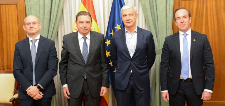 El presidente de FIAB, Ignacio Silva, se re&uacute;ne con el ministro de Agricultura, Pesca y Alimentaci&oacute;n, Luis Planas