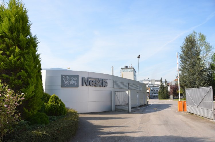 Nestlé reduce en un 30% el uso de agua de su fábrica cántabra