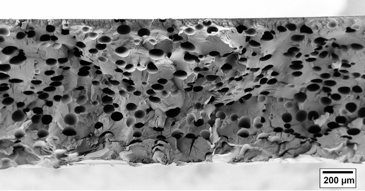 Weight saving for plastic packaging