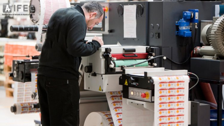 El sector de fabricación de etiquetas crece en facturación en 2022 pero reduce sus márgenes y los metros cuadrados procesados
