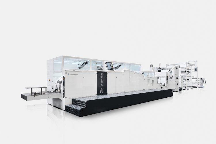 The paper cross-bottom bag is taking over the world again