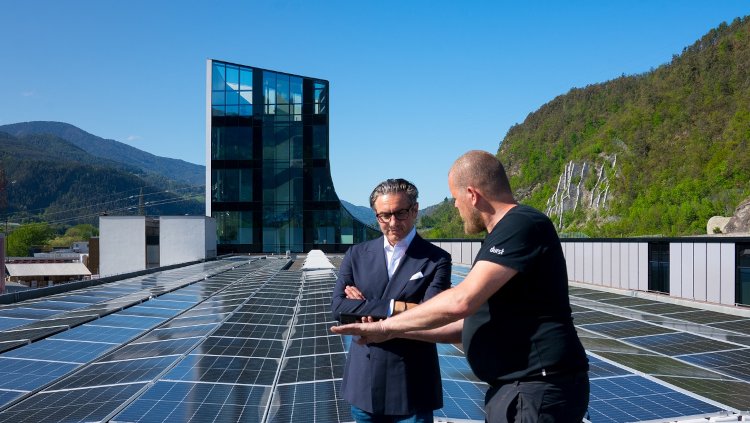 Grupo Durst instala una de las plantas de paneles solares más extensas del Tirol del Sur