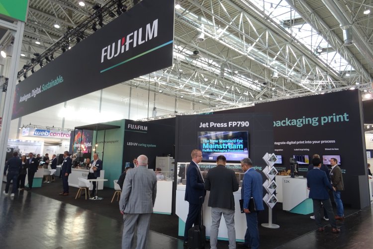 Fujifilm mostró en Interpack su creciente gama de soluciones de embalaje analógicas y digitales