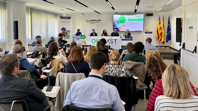 M&aacute;s de 120 profesionales analizan la regulaci&oacute;n de los pl&aacute;sticos en la cuarta edici&oacute;n de OKPLAST