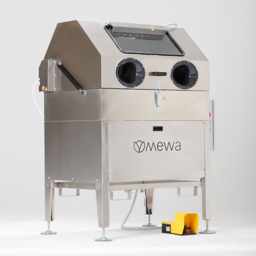 El servicio de paños de Mewa se complementa con las máquinas lavapiezas de alta presión